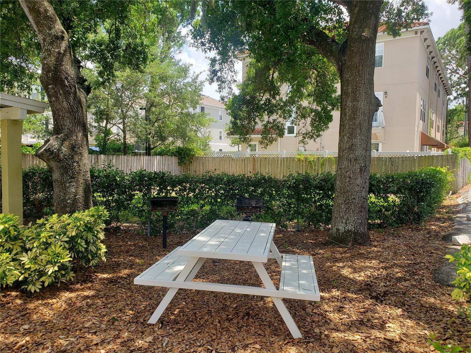 Image 18 of 21 For 3206 Azeele Street 227