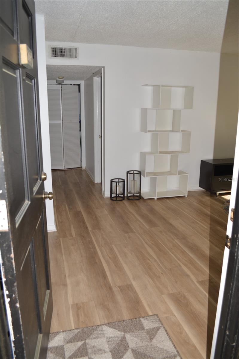 Image 3 of 21 For 3206 Azeele Street 227