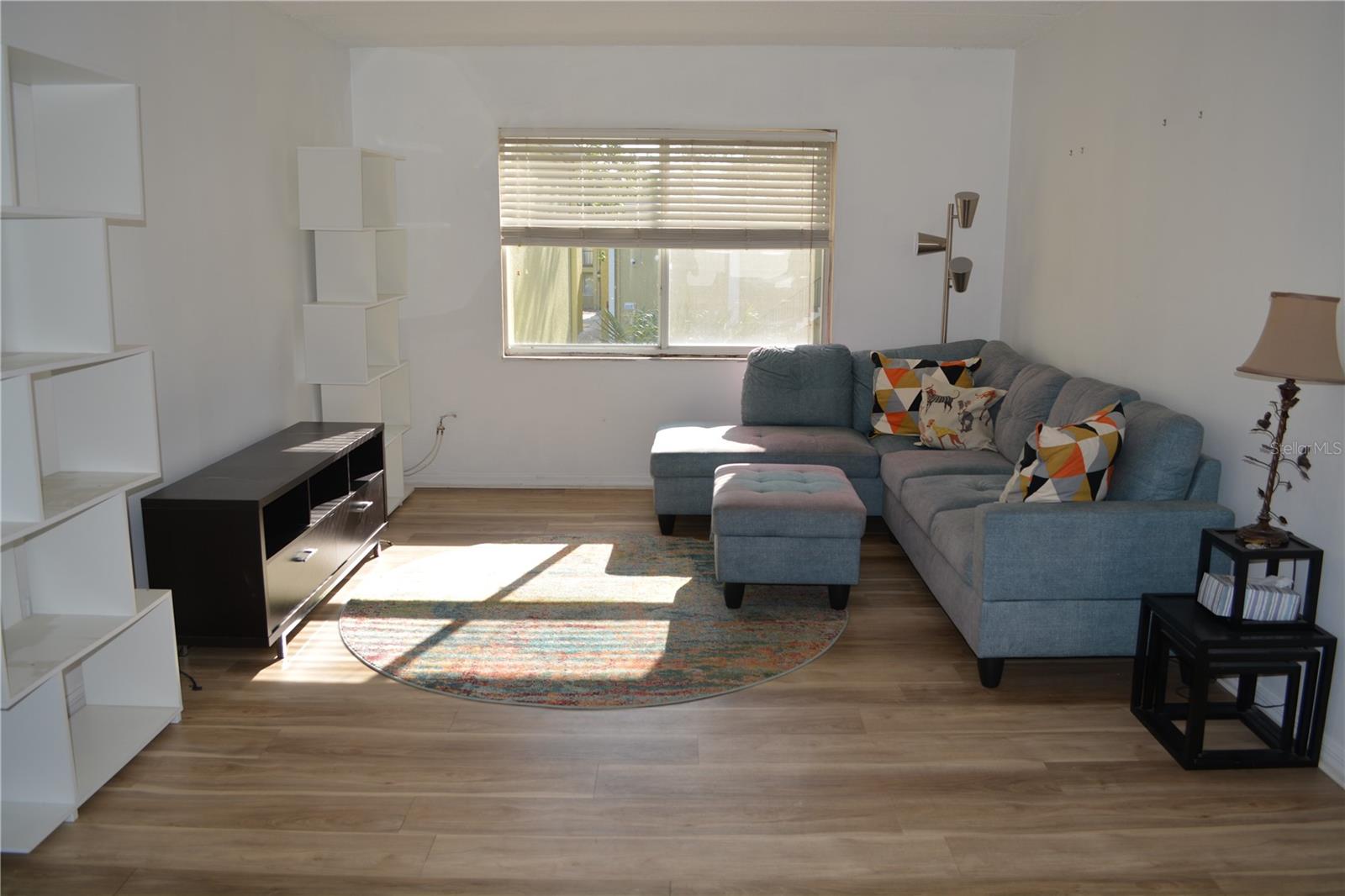 Image 4 of 21 For 3206 Azeele Street 227