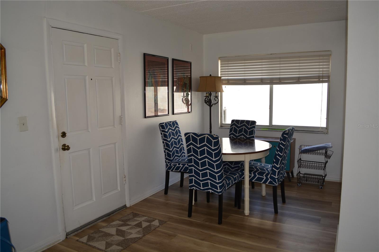 Image 7 of 21 For 3206 Azeele Street 227