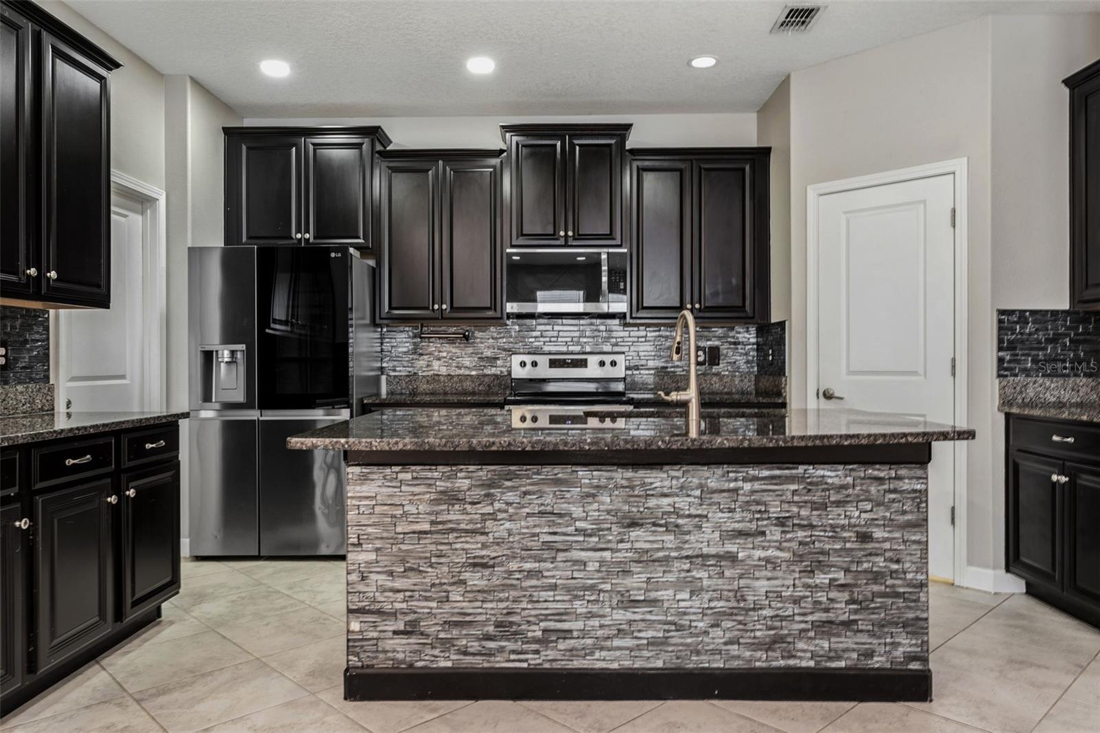 Listing photo id 4 for 6233 English Hollow Road
