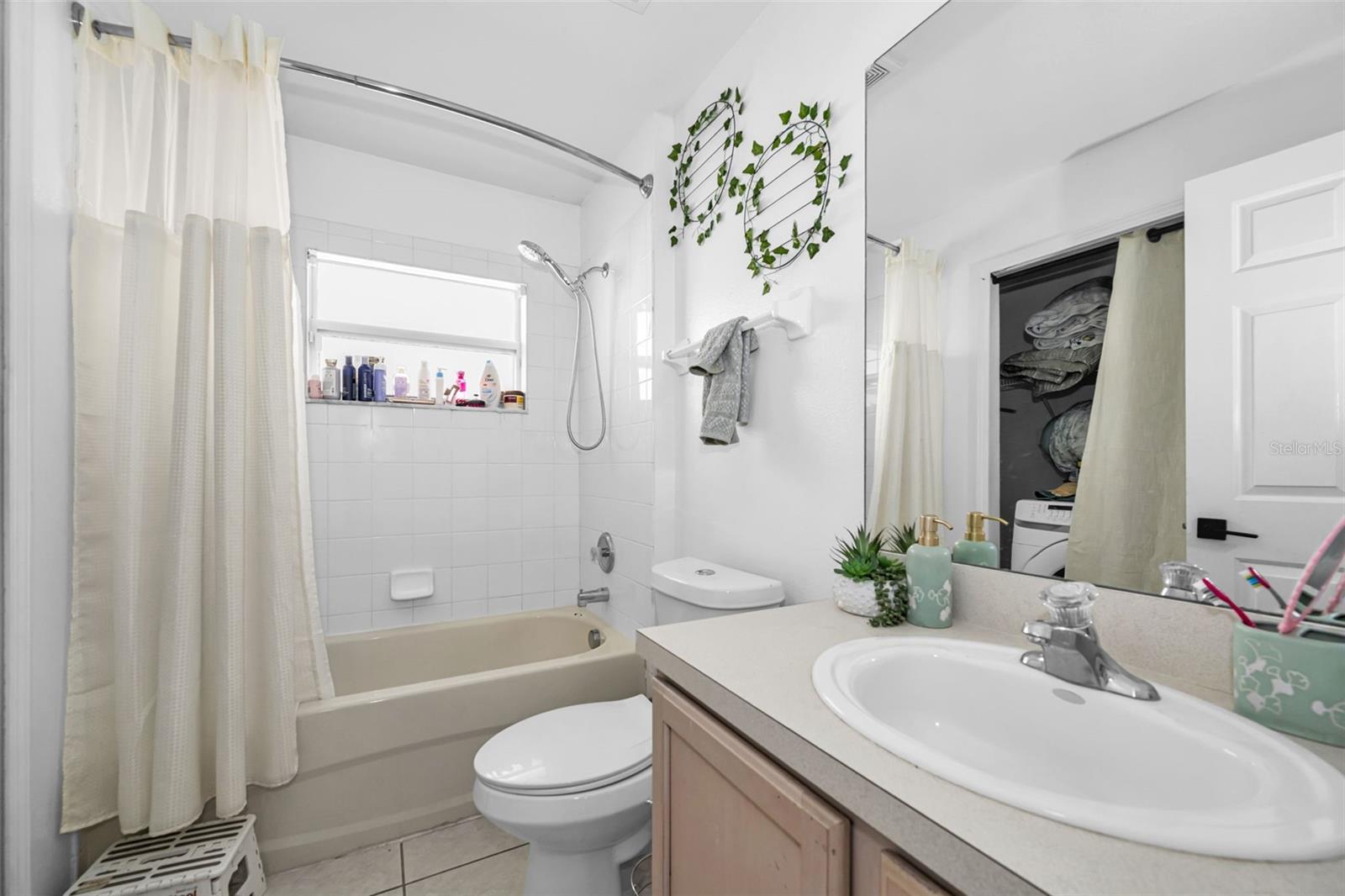 Image 22 of 60 For 25841 Crippen Drive