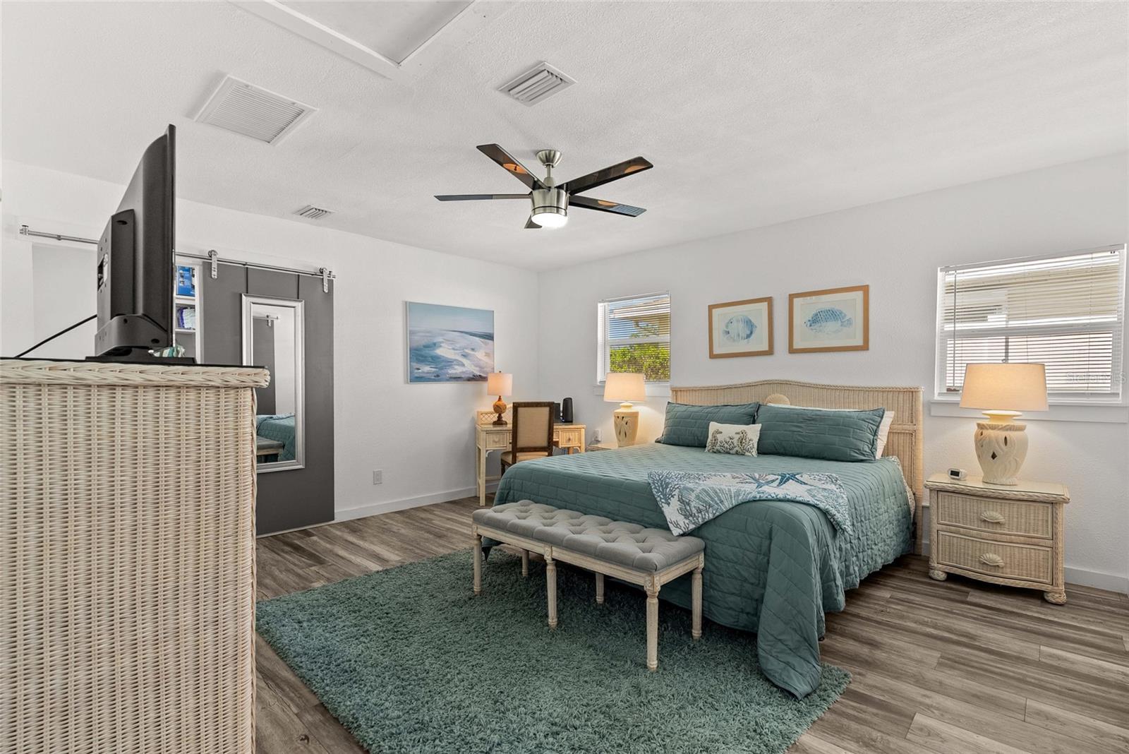 Image 15 of 42 For 10943 90th Avenue