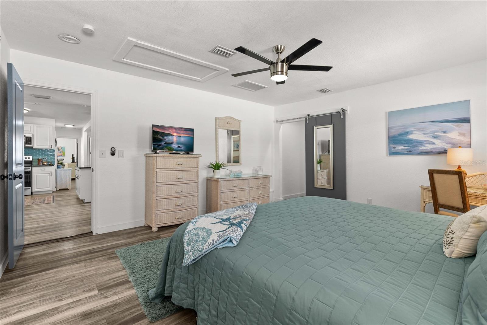 Image 17 of 42 For 10943 90th Avenue