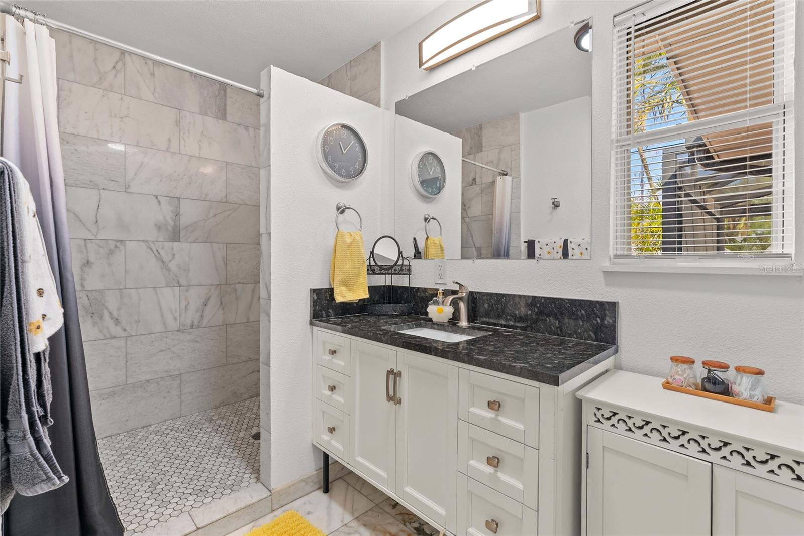 Image 18 of 42 For 10943 90th Avenue