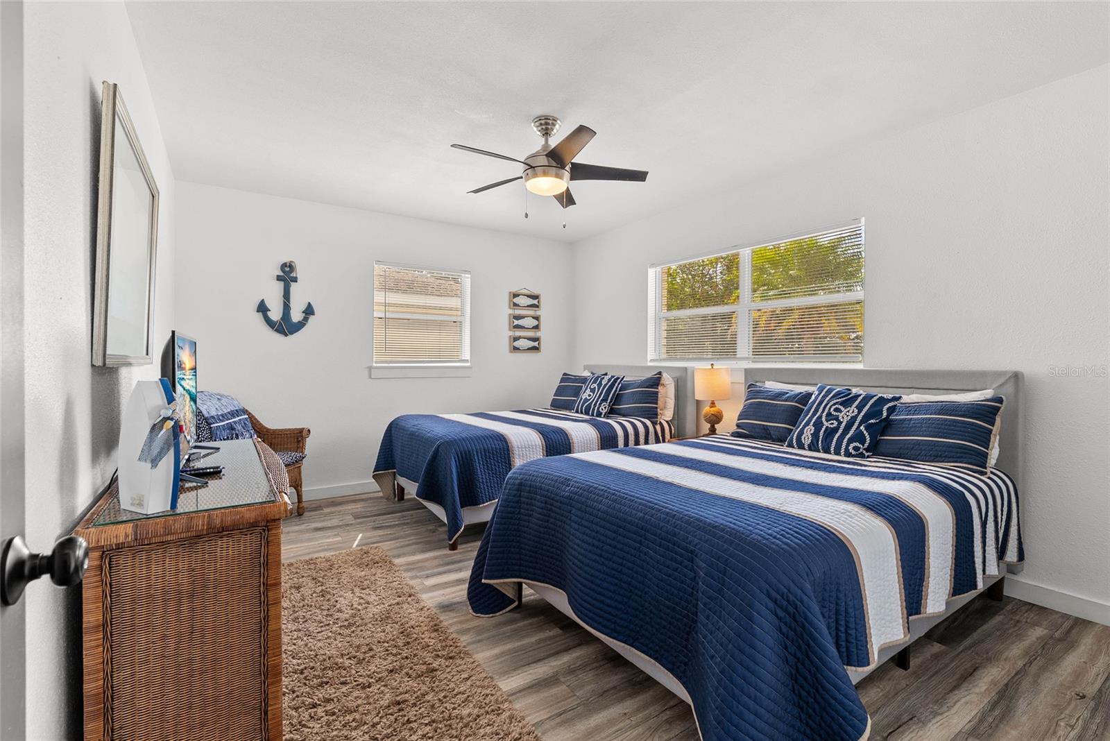 Image 21 of 42 For 10943 90th Avenue