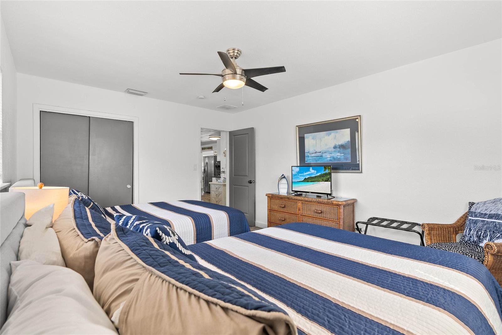 Image 22 of 42 For 10943 90th Avenue