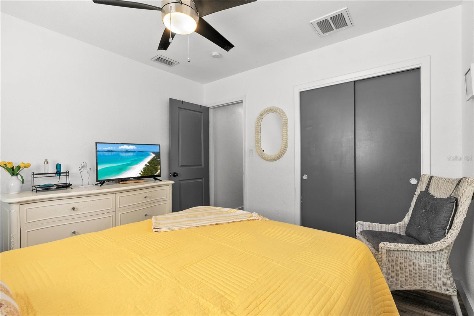 Image 26 of 42 For 10943 90th Avenue