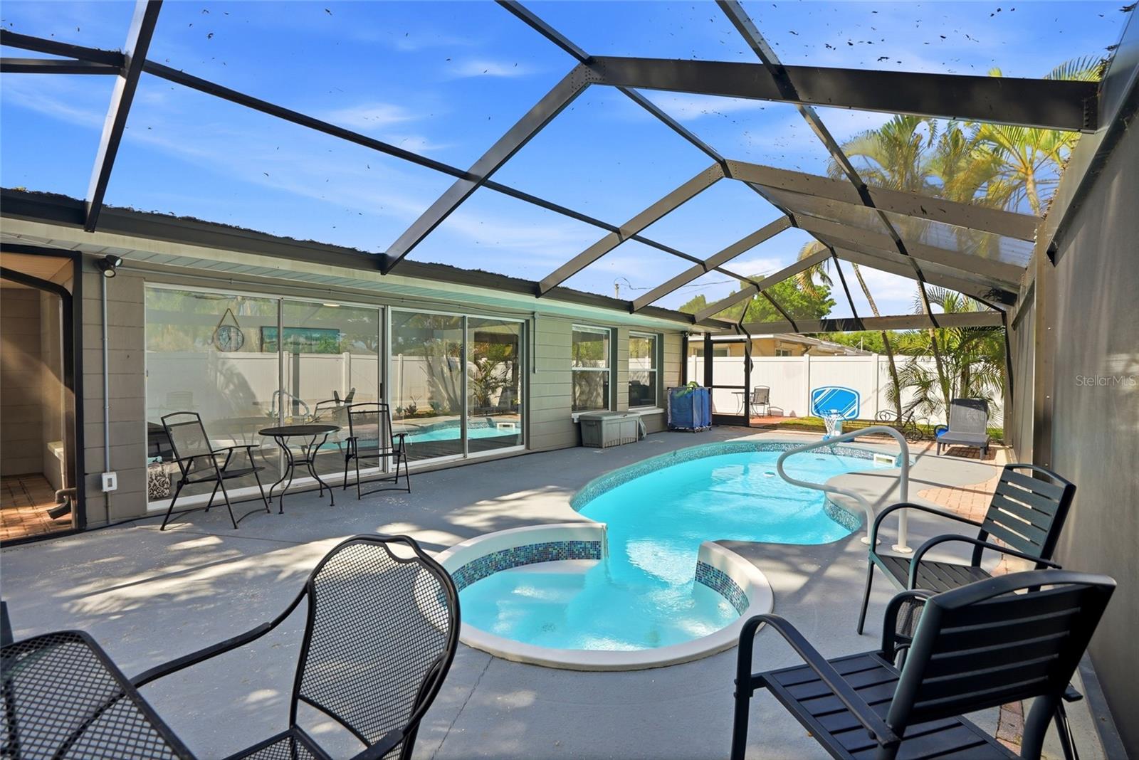 Image 28 of 42 For 10943 90th Avenue