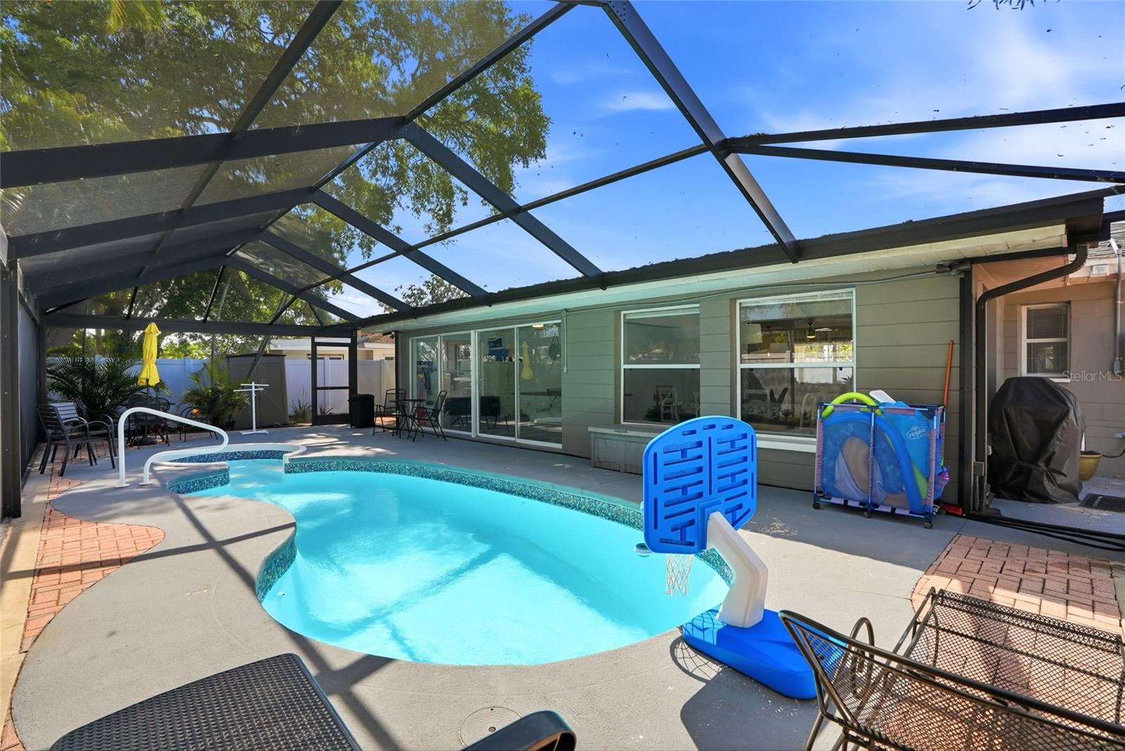 Image 29 of 42 For 10943 90th Avenue