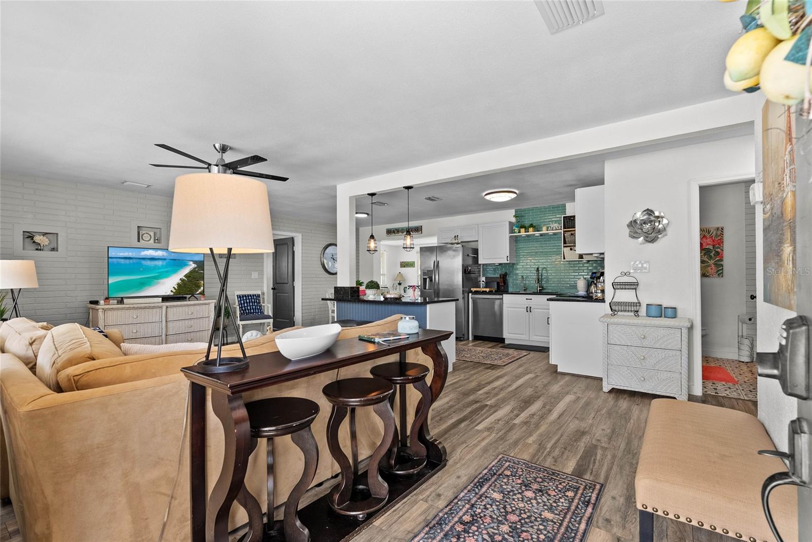 Image 4 of 42 For 10943 90th Avenue