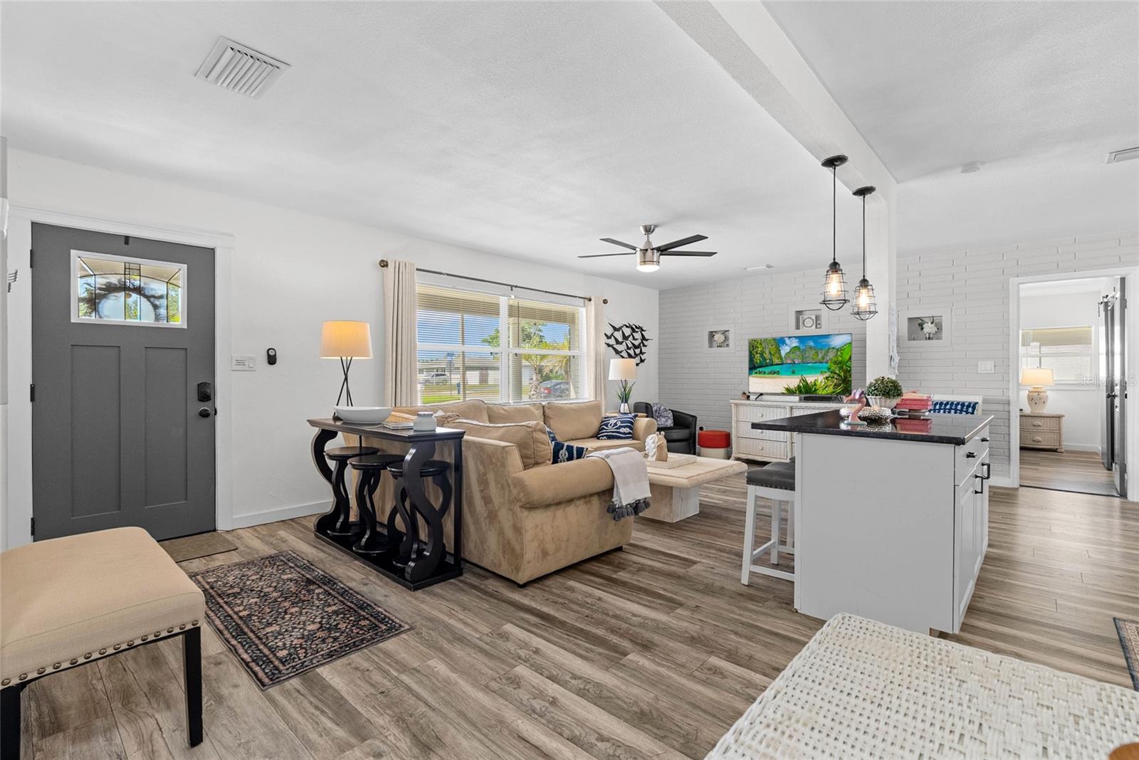 Image 5 of 42 For 10943 90th Avenue