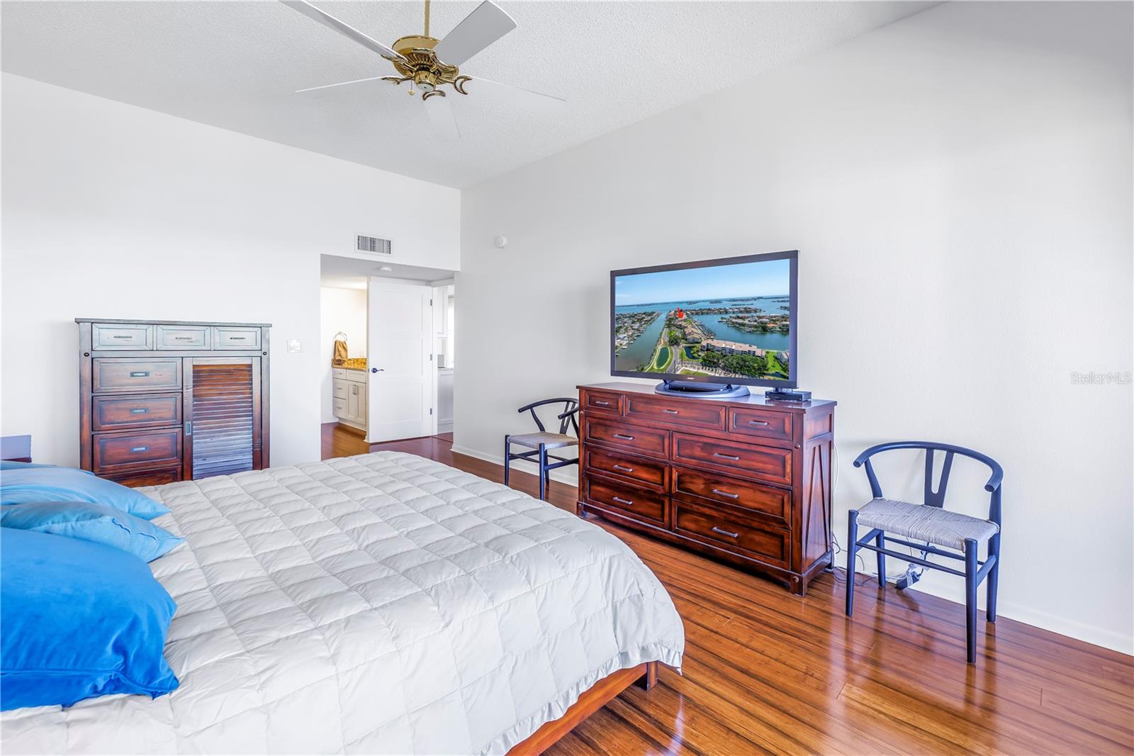 Image 37 of 55 For 2795 Kipps Colony Drive S 305