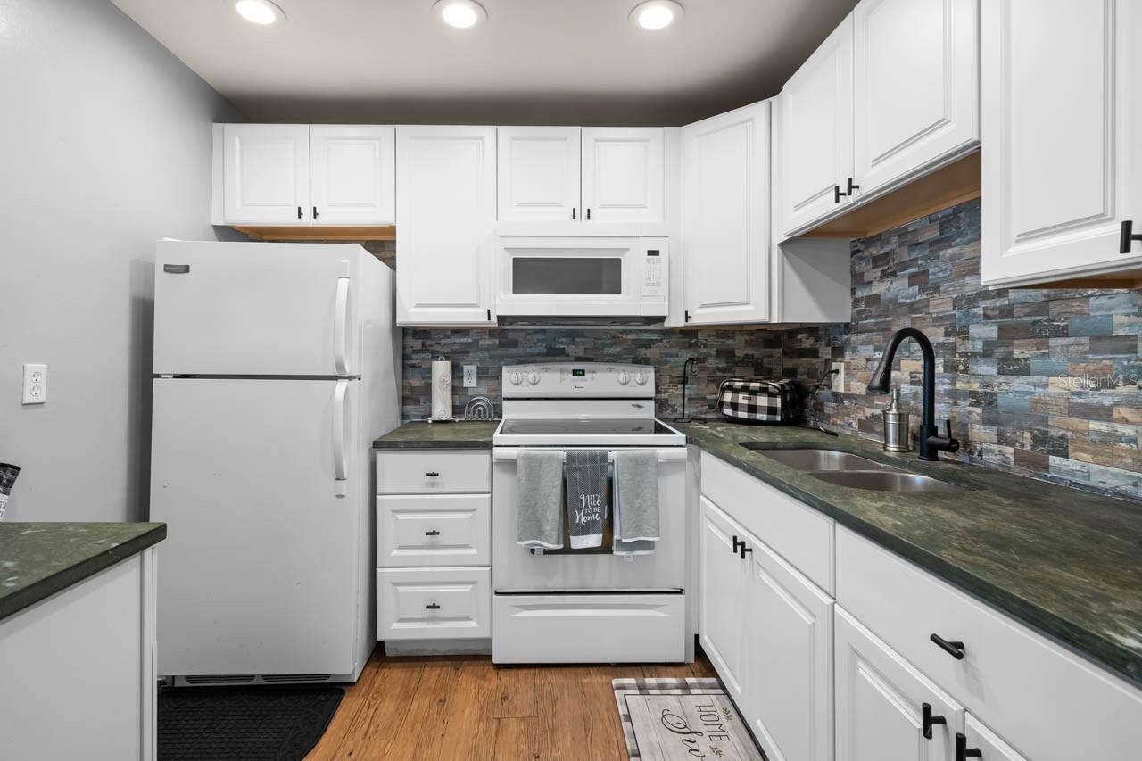 Image 7 of 20 For 1802 Bedford Terrace 182