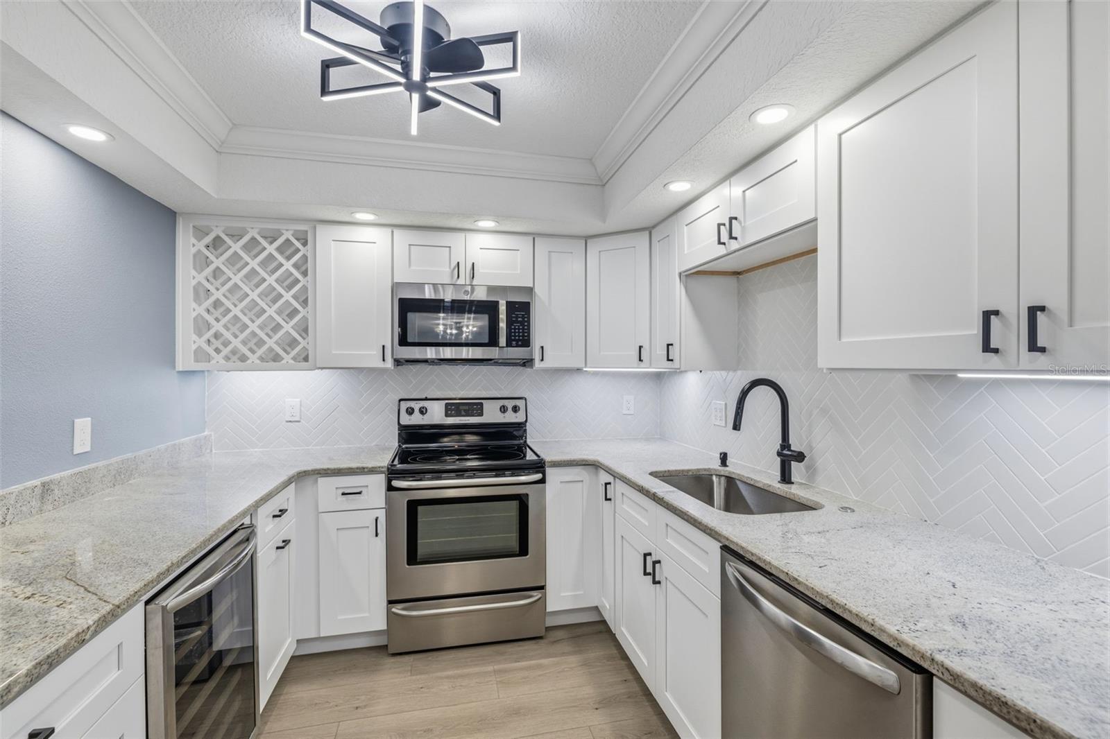 Image 22 of 45 For 7520 Sunshine Skyway Lane S T22