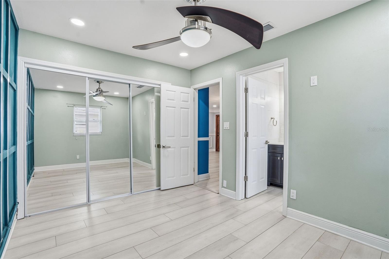 Image 15 of 40 For 2121 Park Street N