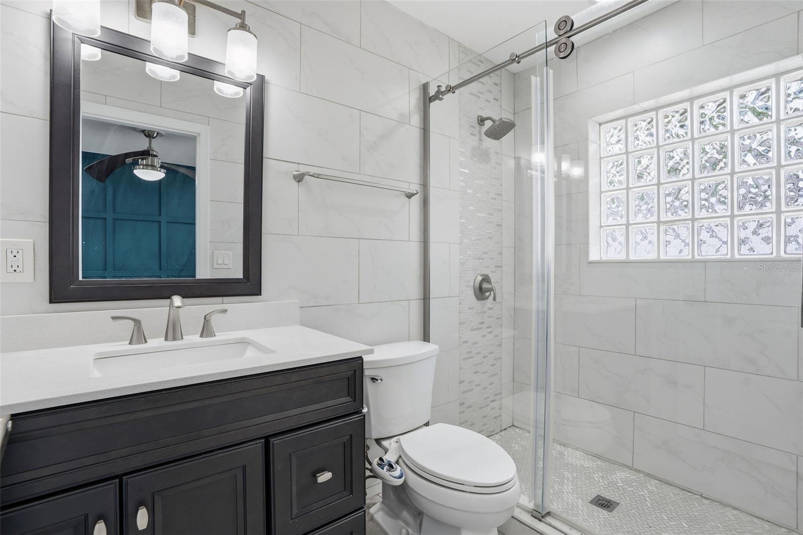 Image 16 of 40 For 2121 Park Street N