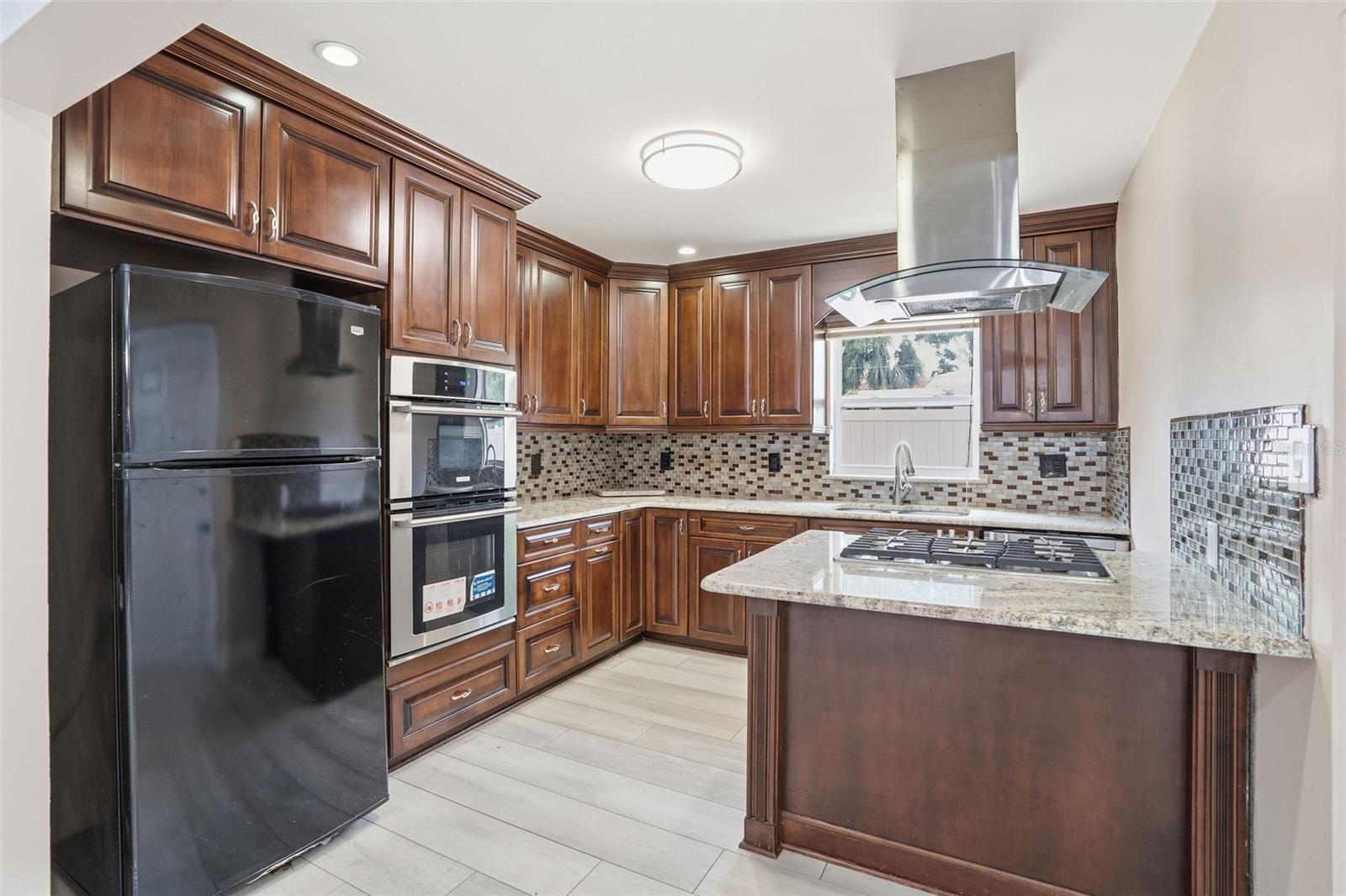 Image 17 of 40 For 2121 Park Street N