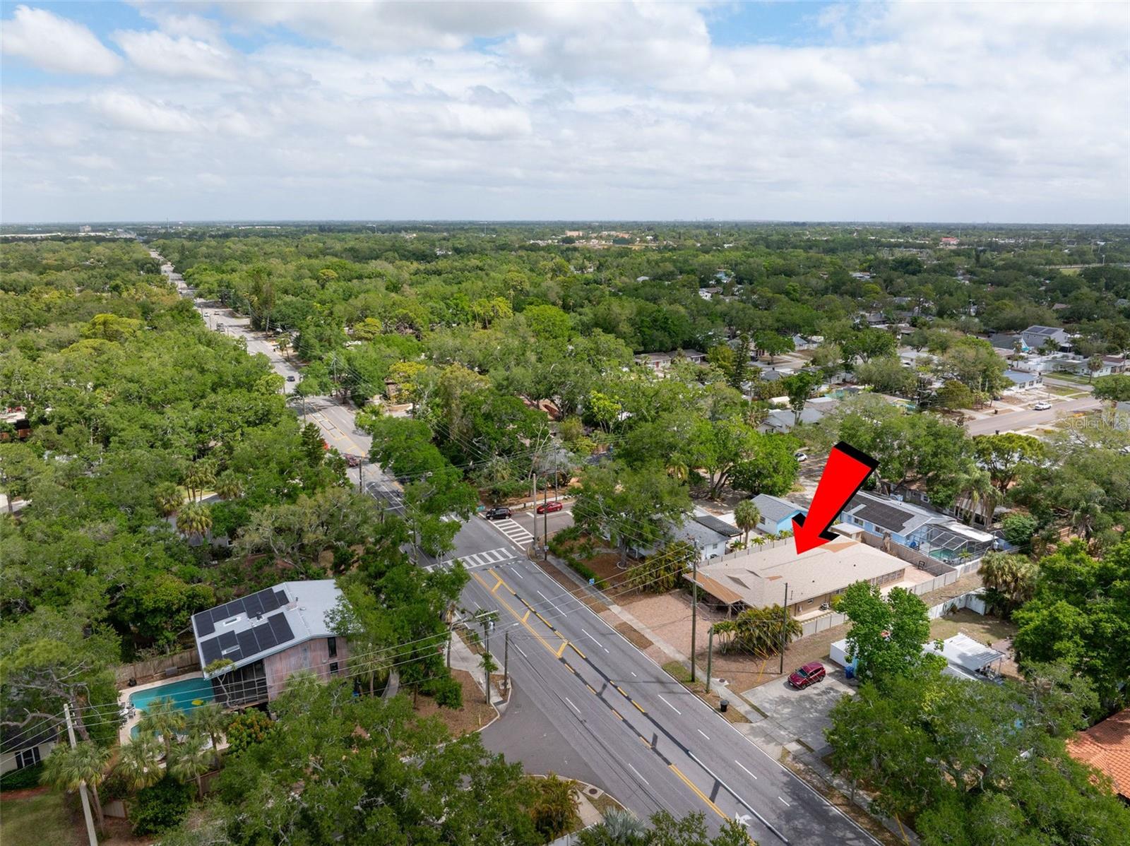 Image 2 of 40 For 2121 Park Street N