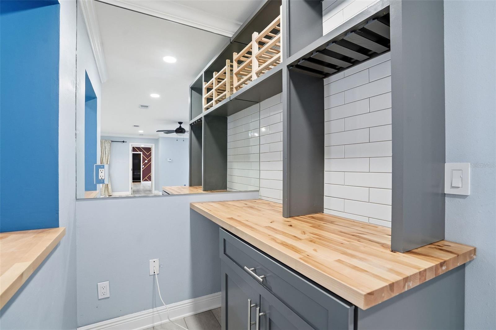 Image 20 of 40 For 2121 Park Street N