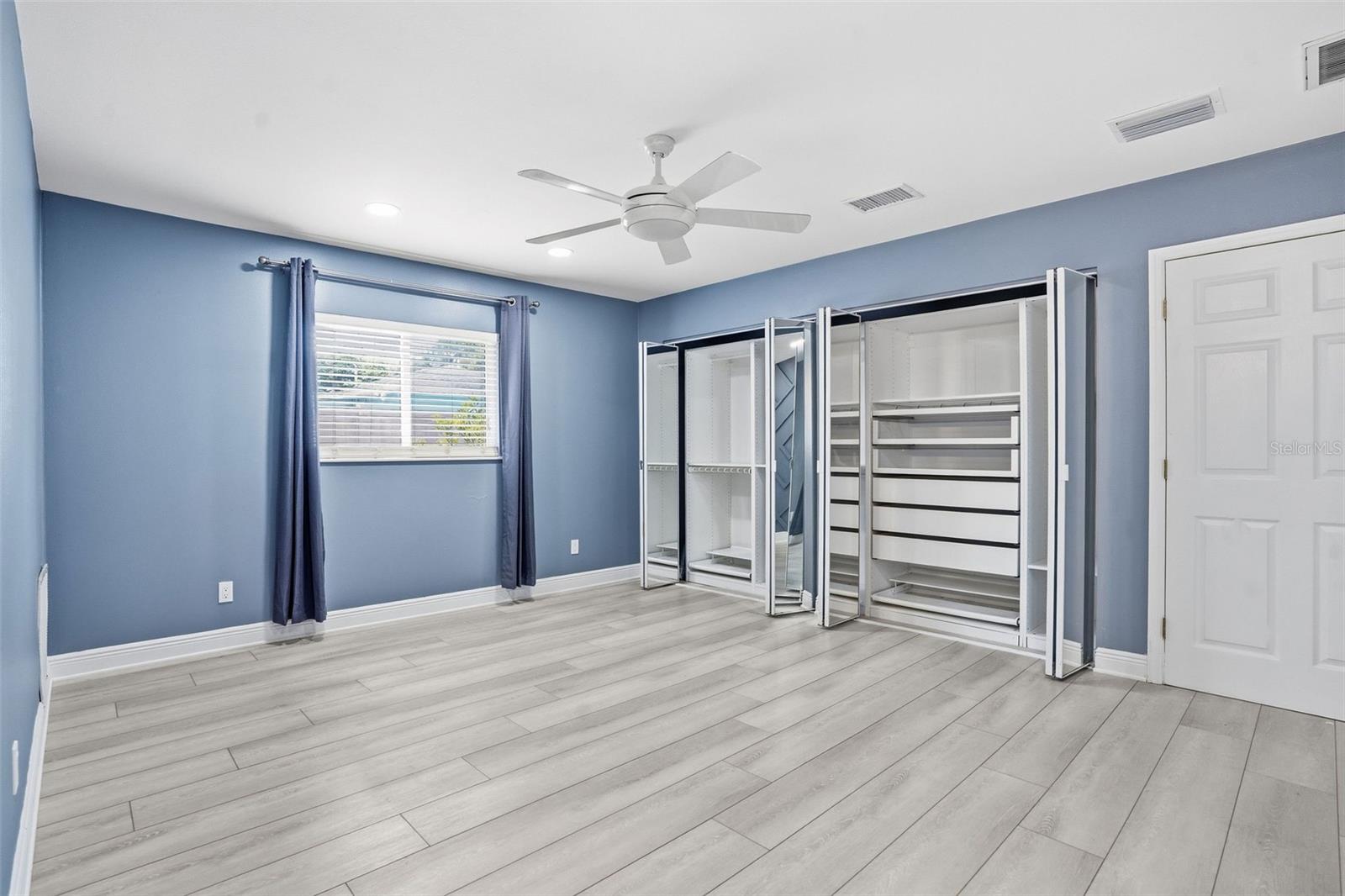 Image 24 of 40 For 2121 Park Street N