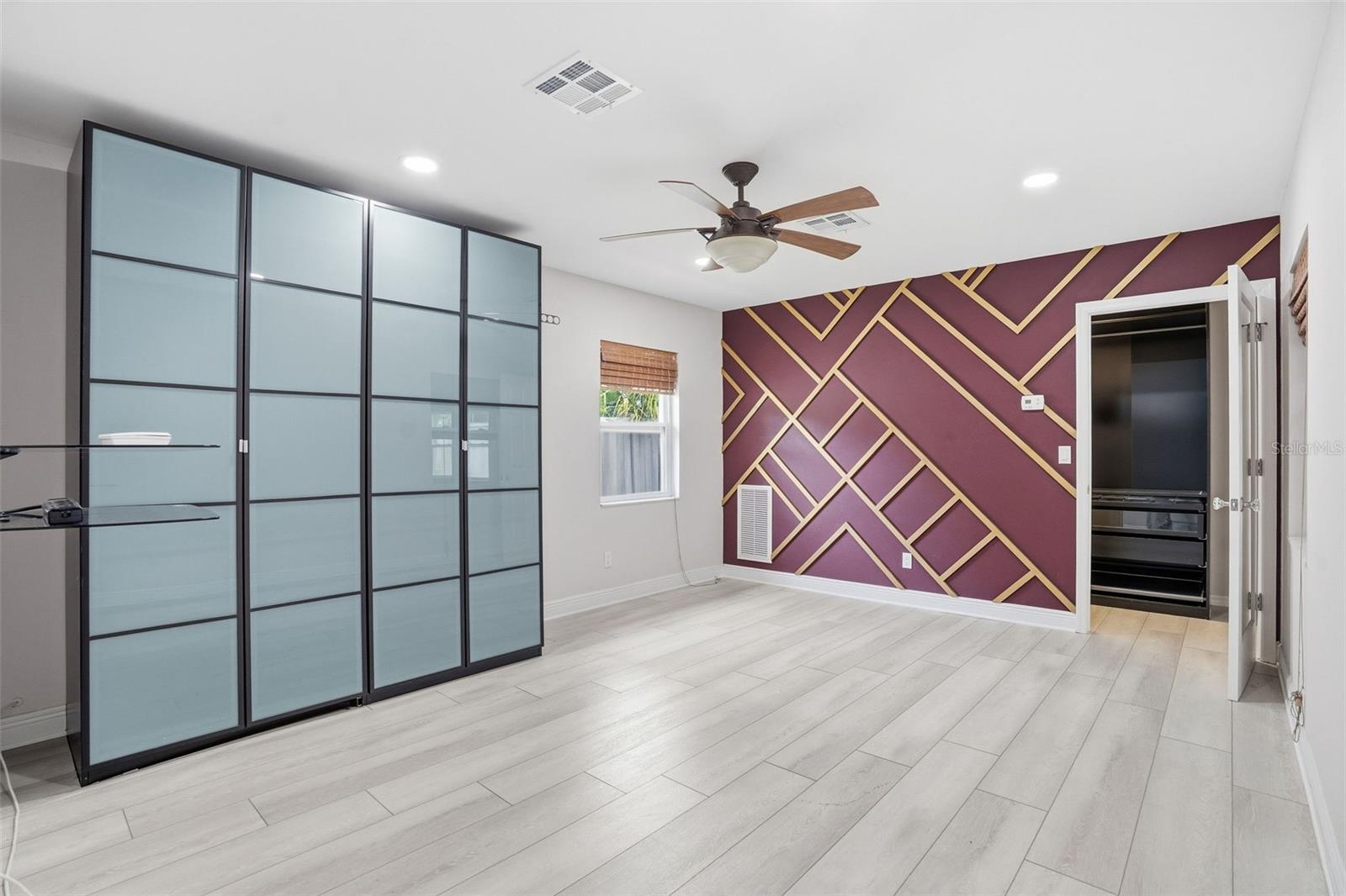 Image 26 of 40 For 2121 Park Street N