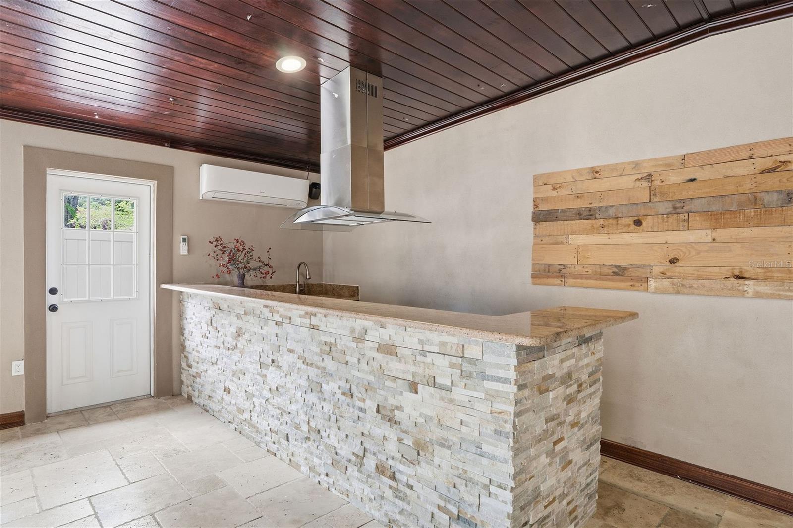 Image 32 of 40 For 2121 Park Street N