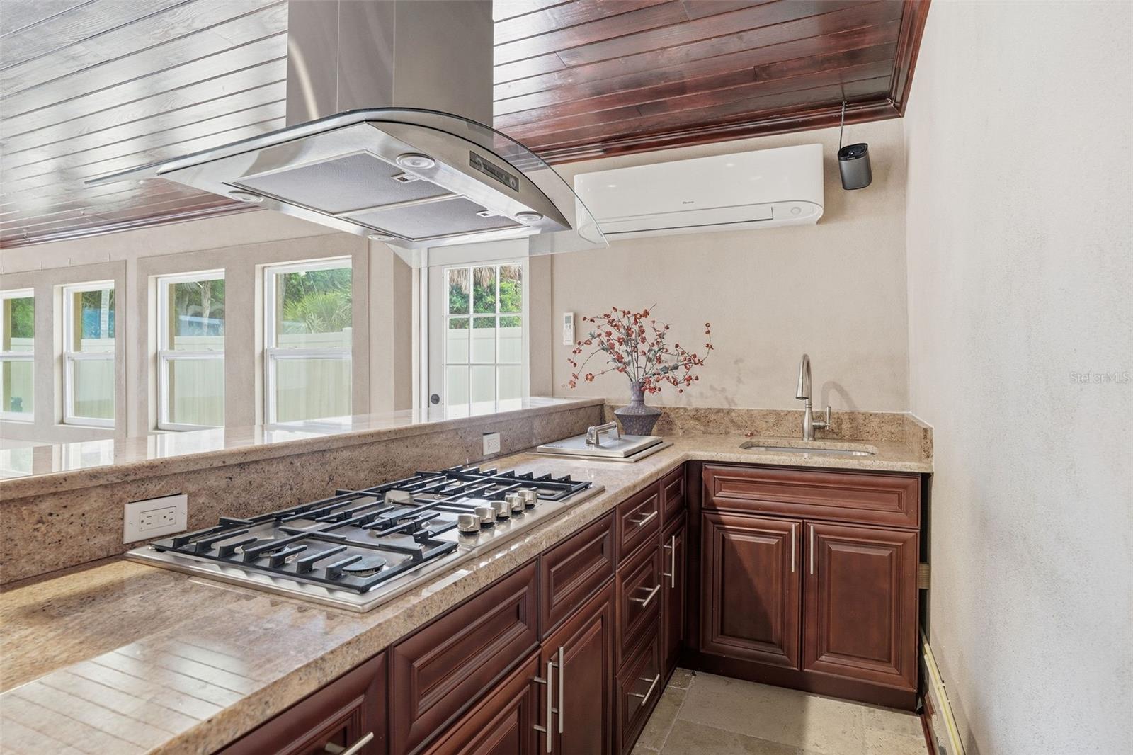 Image 34 of 40 For 2121 Park Street N