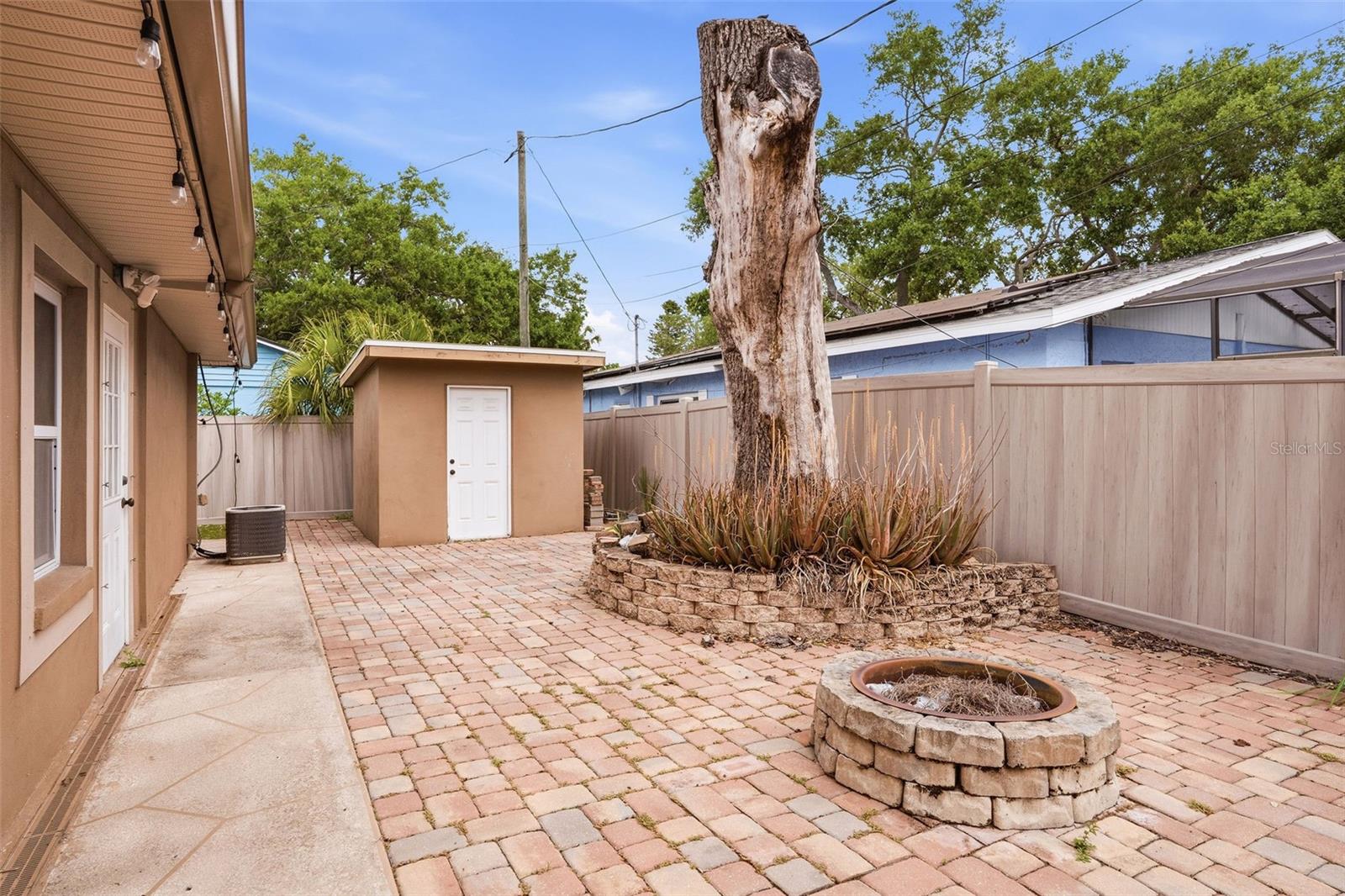 Image 36 of 40 For 2121 Park Street N