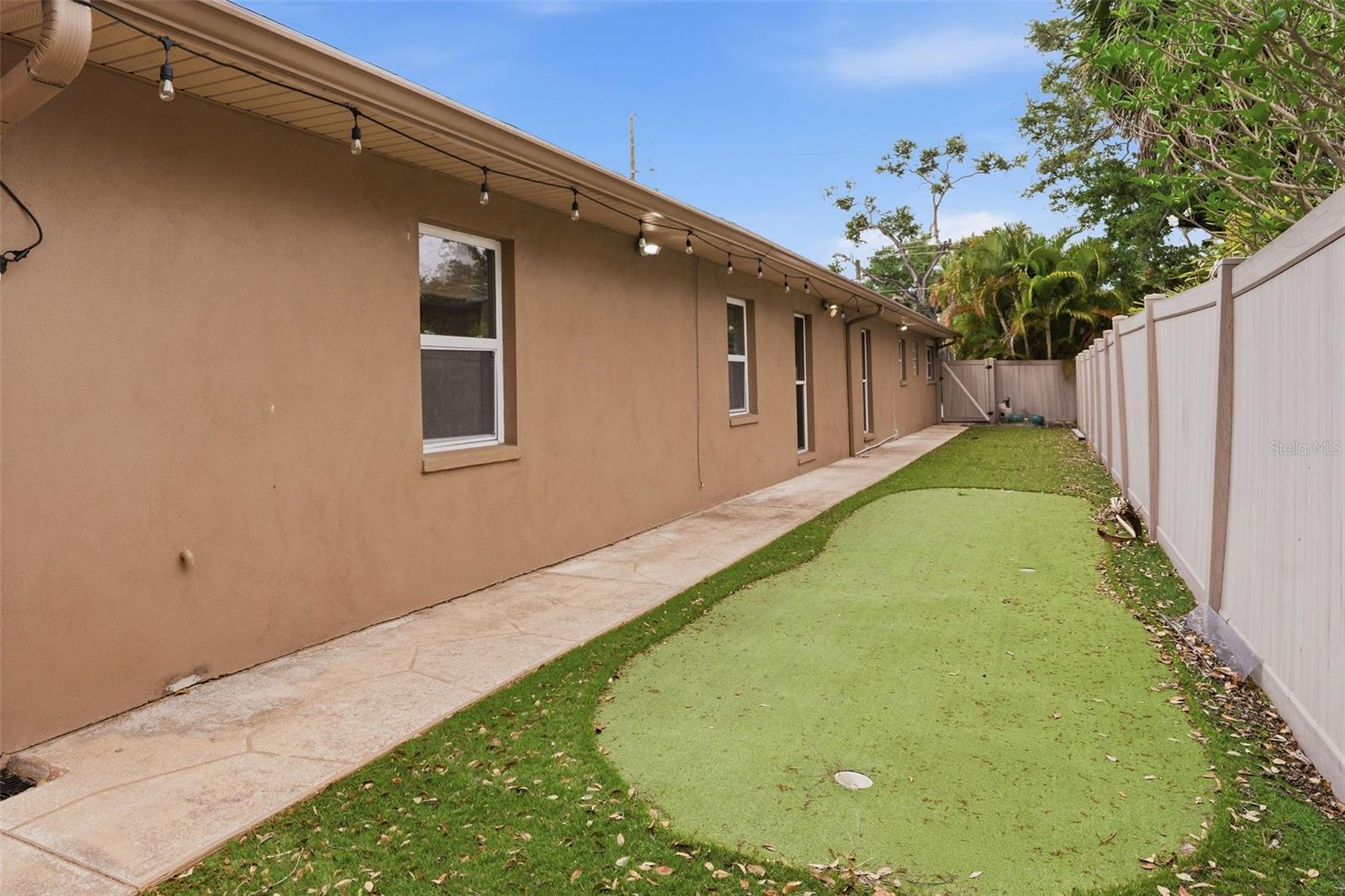 Image 37 of 40 For 2121 Park Street N