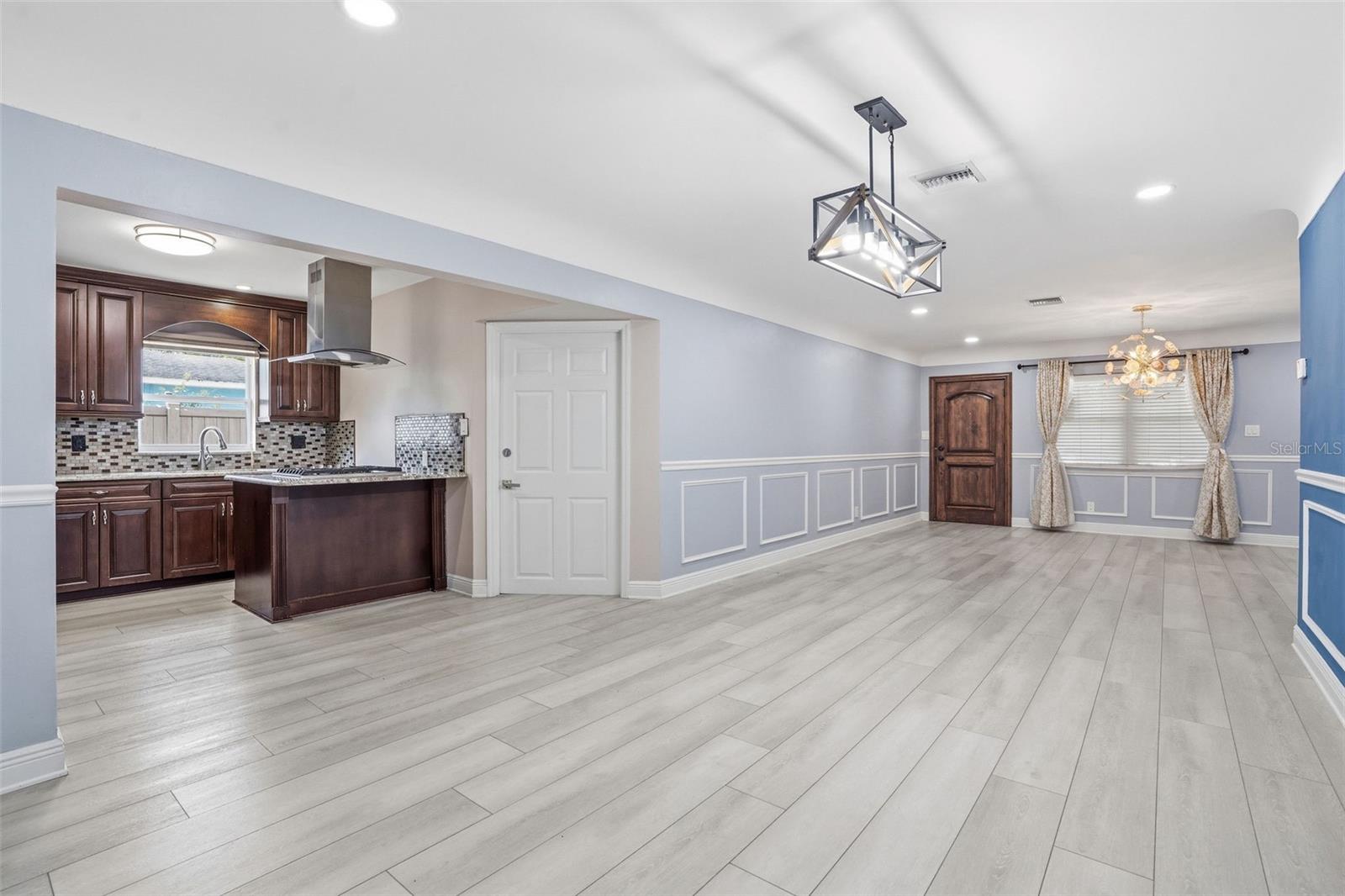 Image 6 of 40 For 2121 Park Street N