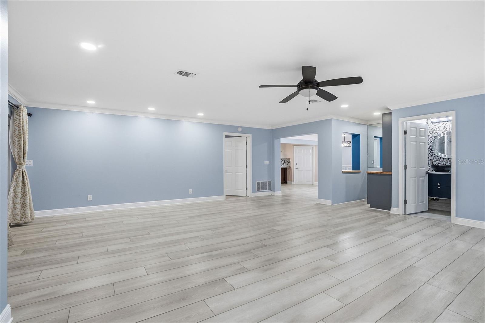 Image 9 of 40 For 2121 Park Street N