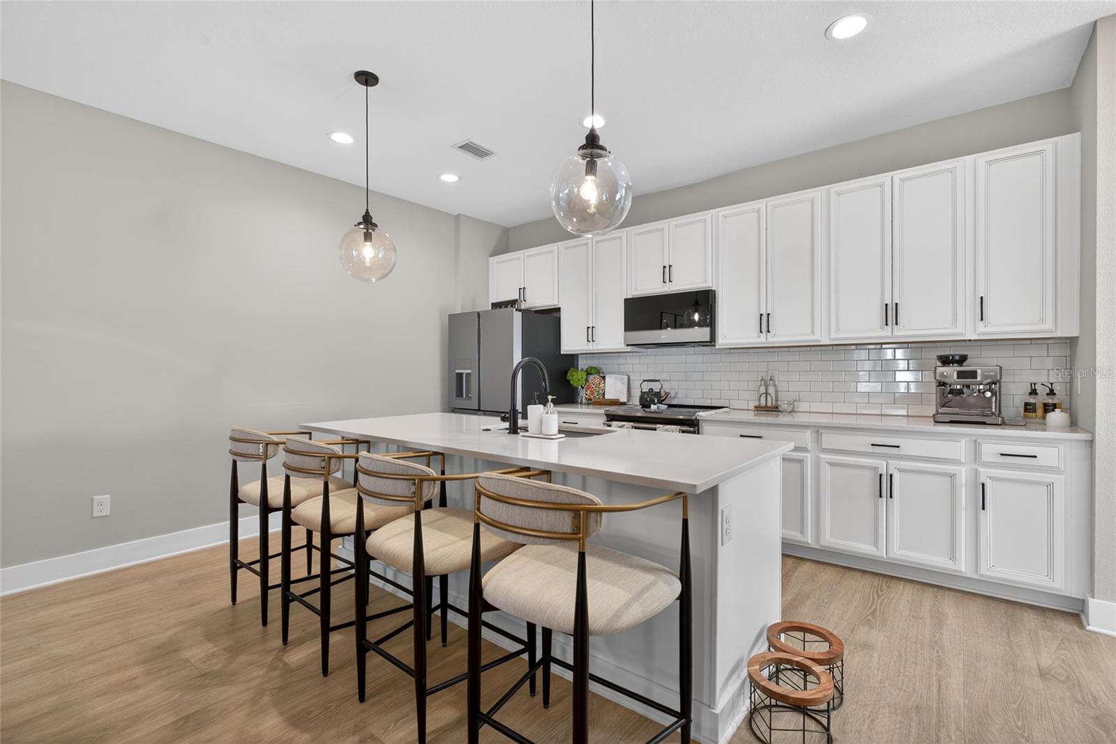 Image 4 of 65 For 2526 13th Avenue N