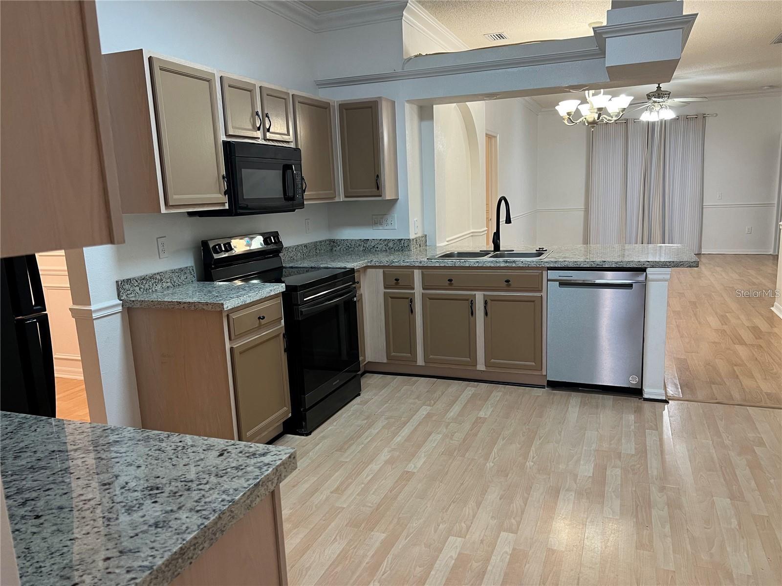 Image 4 of 18 For 27452 Sky Lake Circle