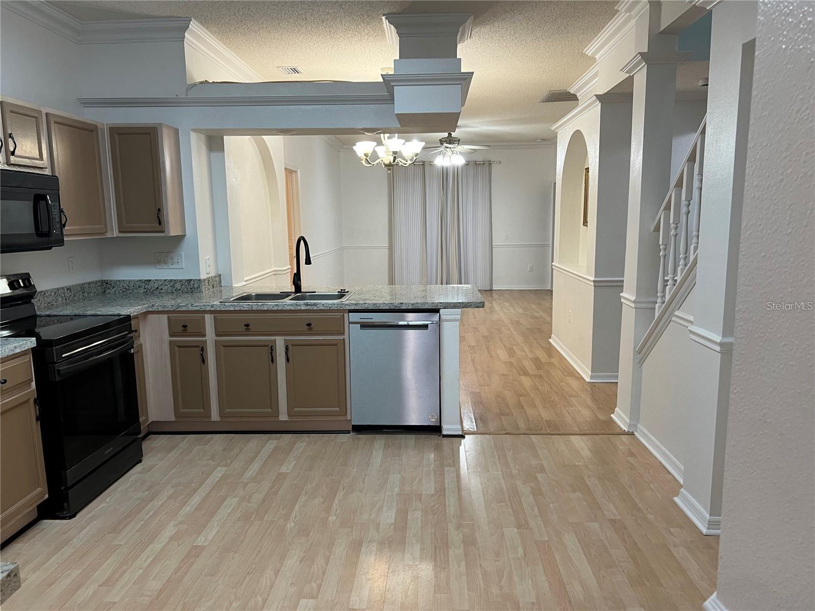 Image 5 of 18 For 27452 Sky Lake Circle