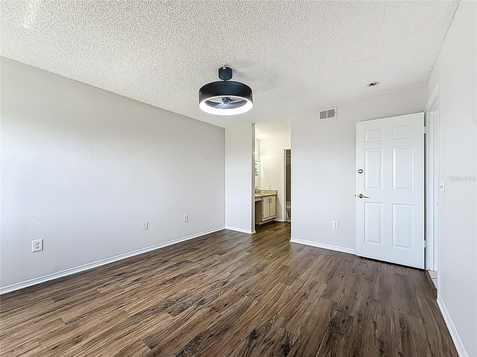 Listing photo id 27 for 2400 Feather Sound Drive 933