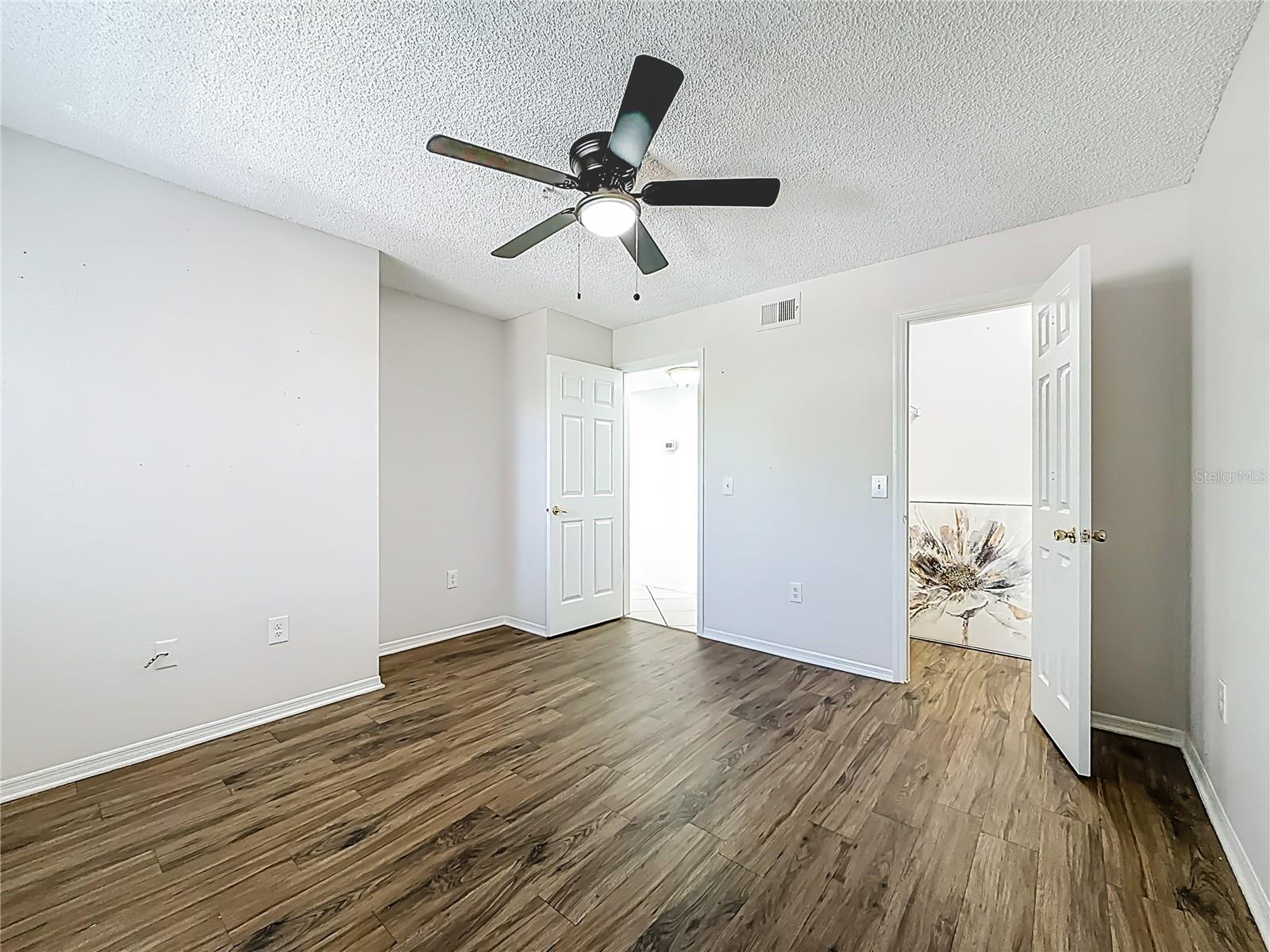 Listing photo id 30 for 2400 Feather Sound Drive 933