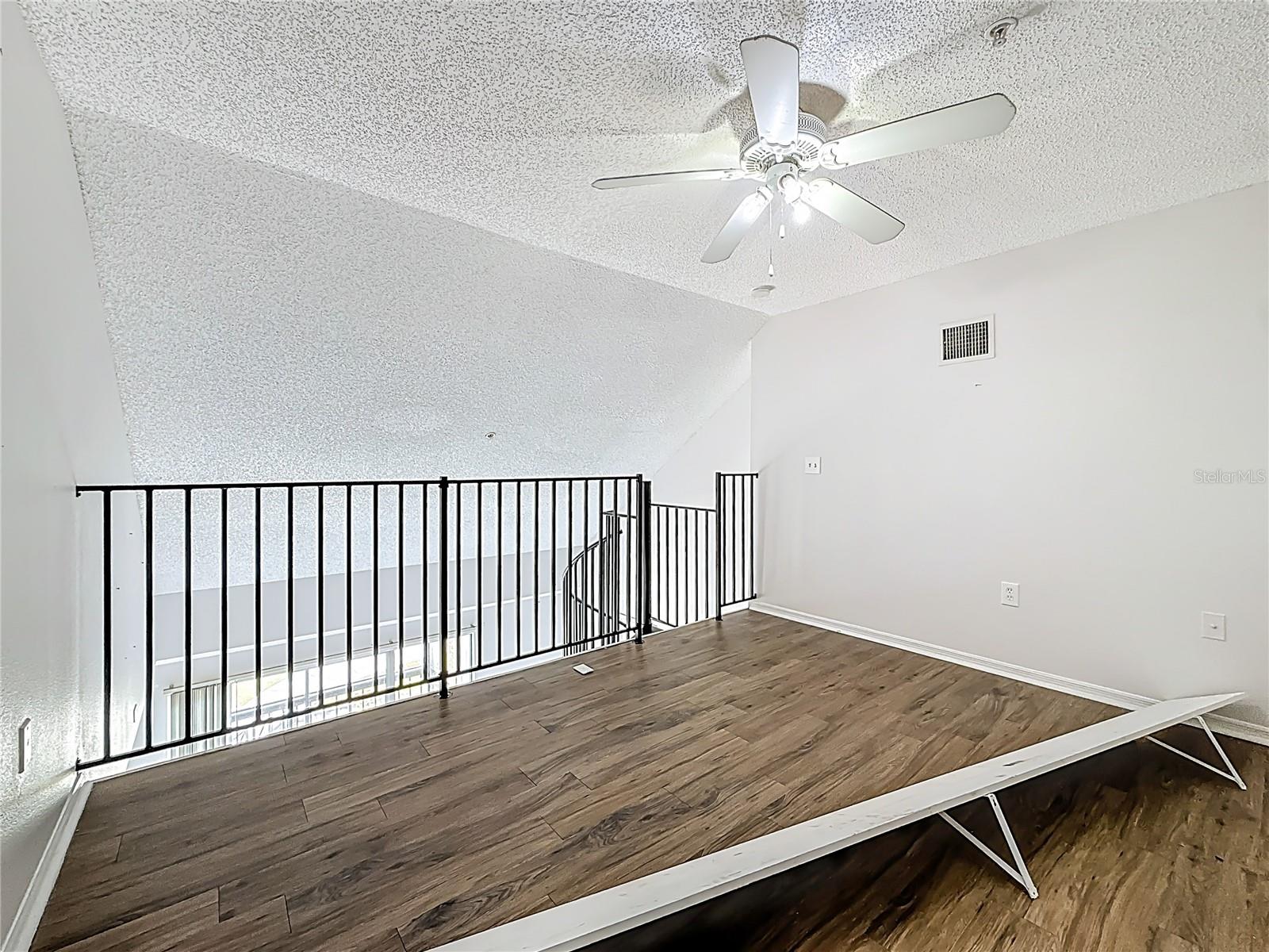 Listing photo id 34 for 2400 Feather Sound Drive 933