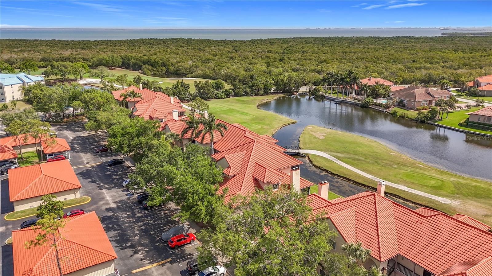 Listing photo id 59 for 2400 Feather Sound Drive 933