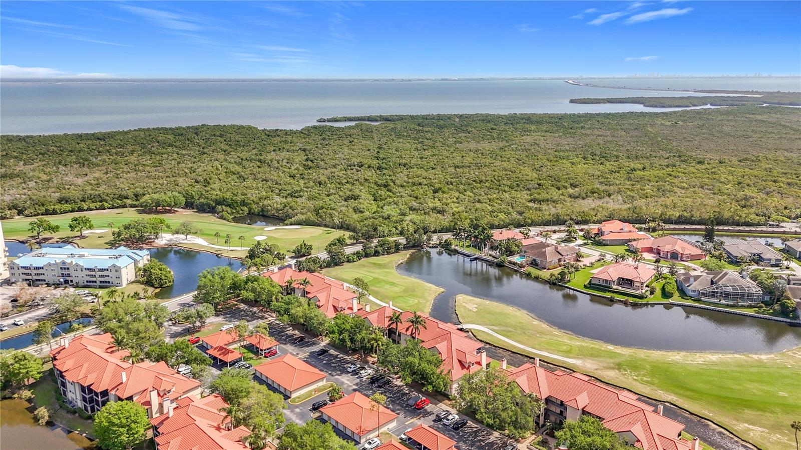 Listing photo id 60 for 2400 Feather Sound Drive 933