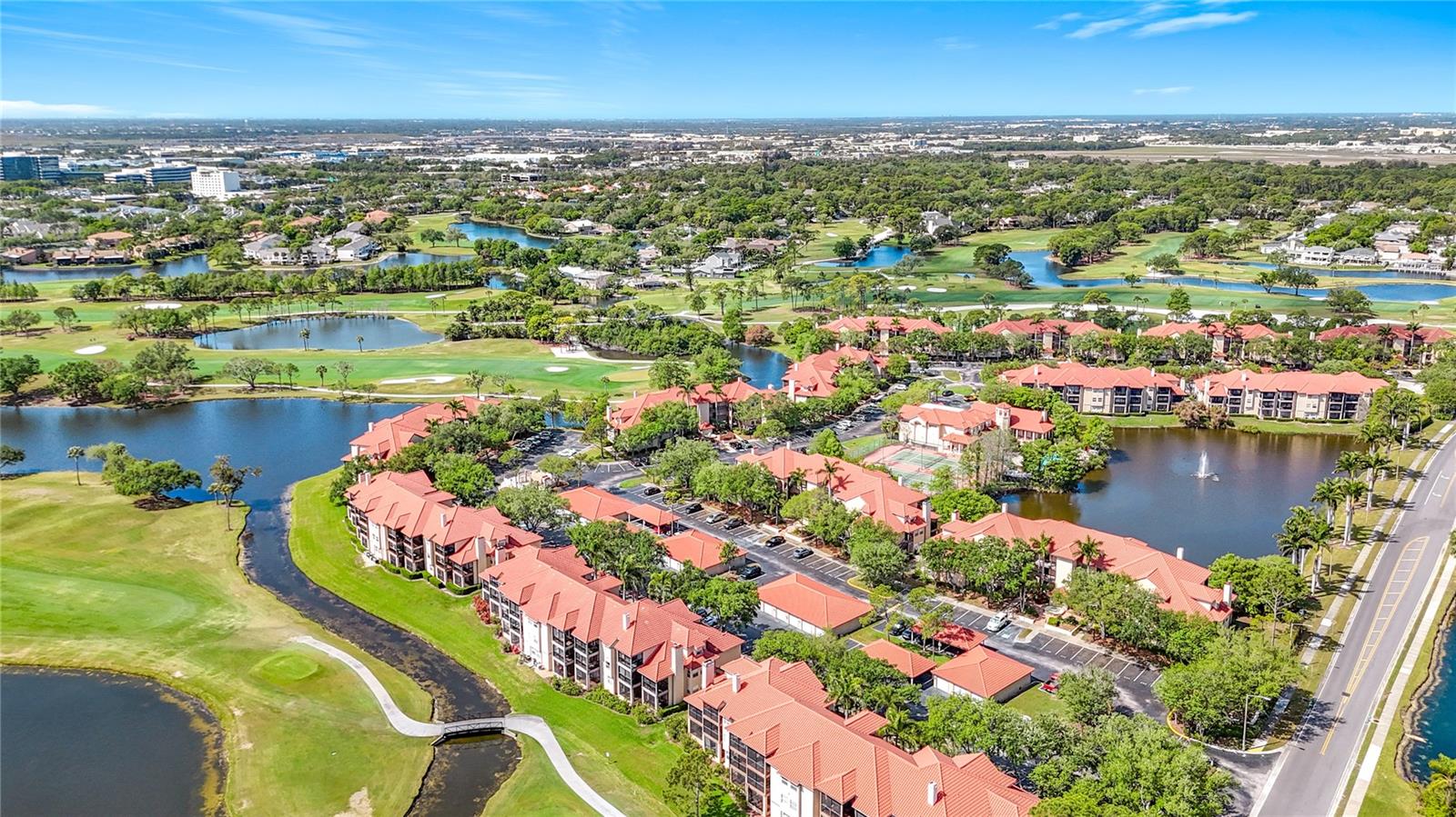 Listing photo id 64 for 2400 Feather Sound Drive 933