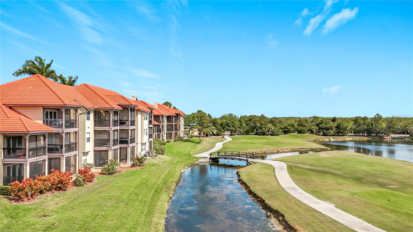 Listing photo id 65 for 2400 Feather Sound Drive 933