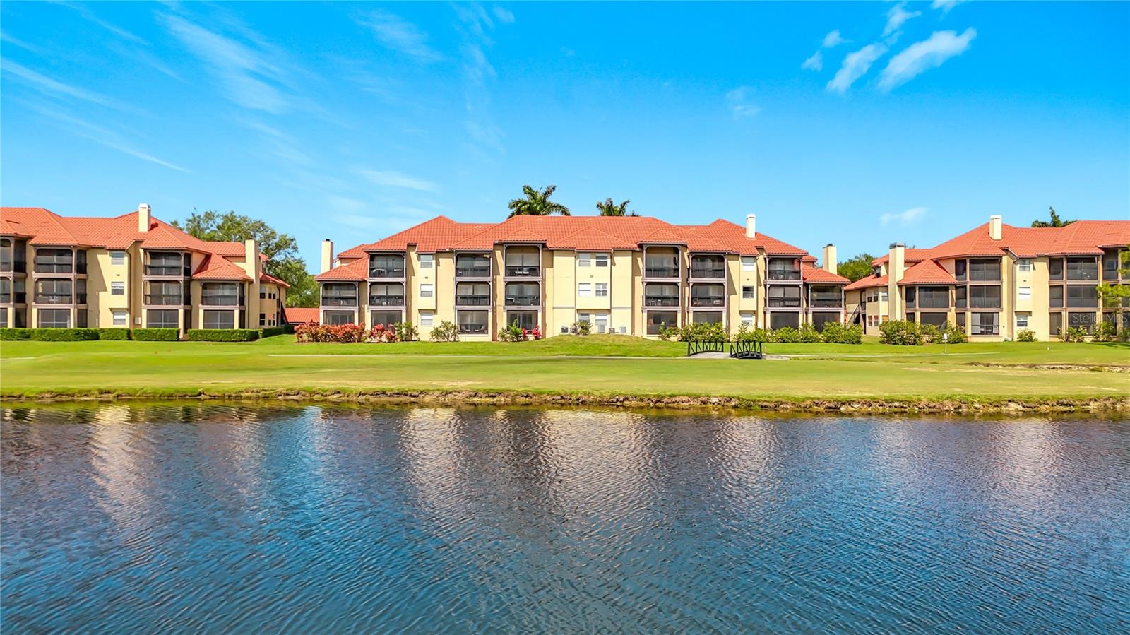 Listing photo id 66 for 2400 Feather Sound Drive 933