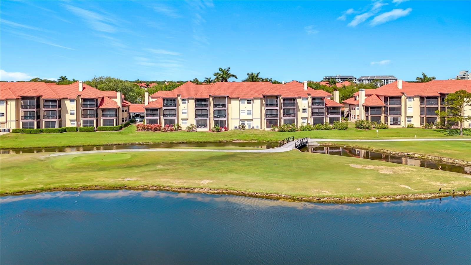 Listing photo id 67 for 2400 Feather Sound Drive 933