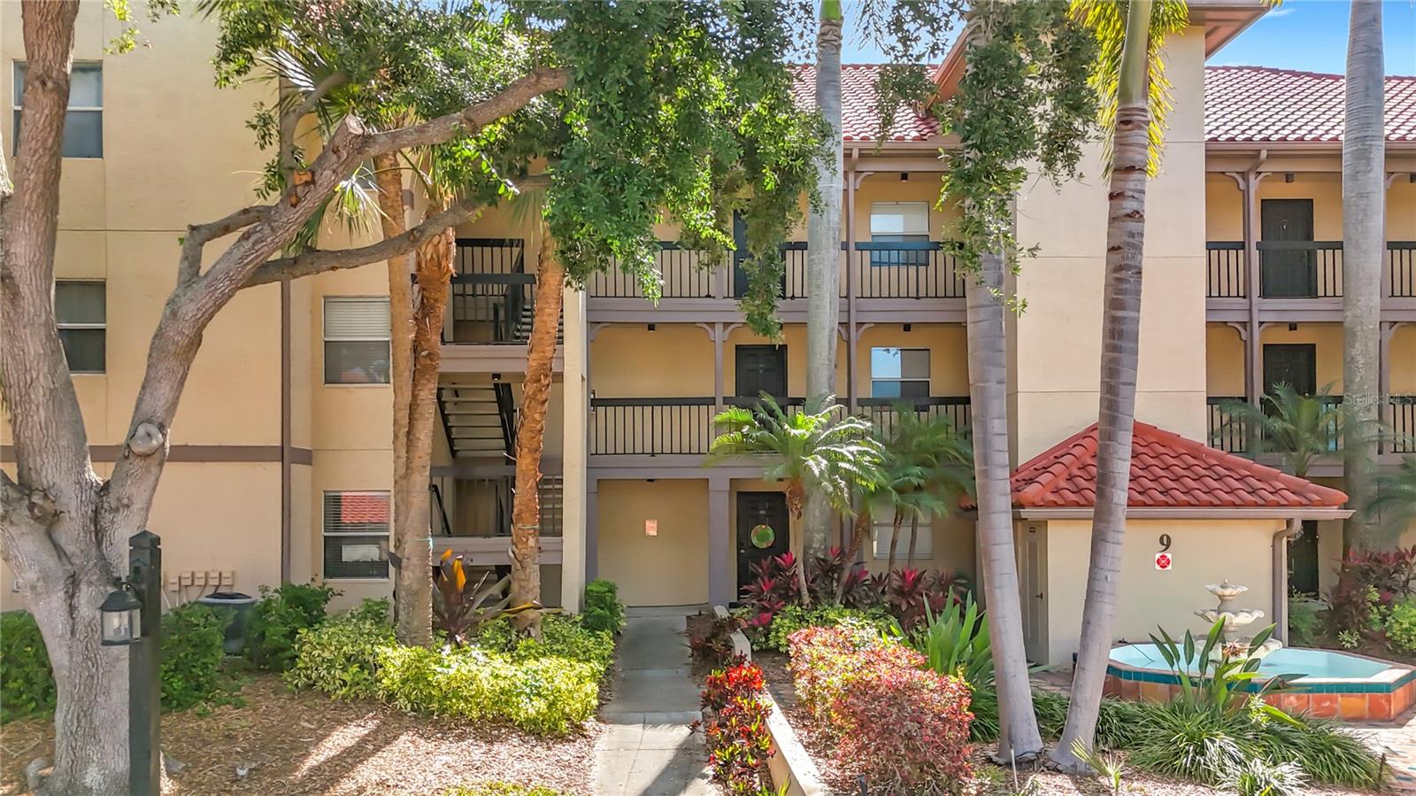 Listing photo id 6 for 2400 Feather Sound Drive 933