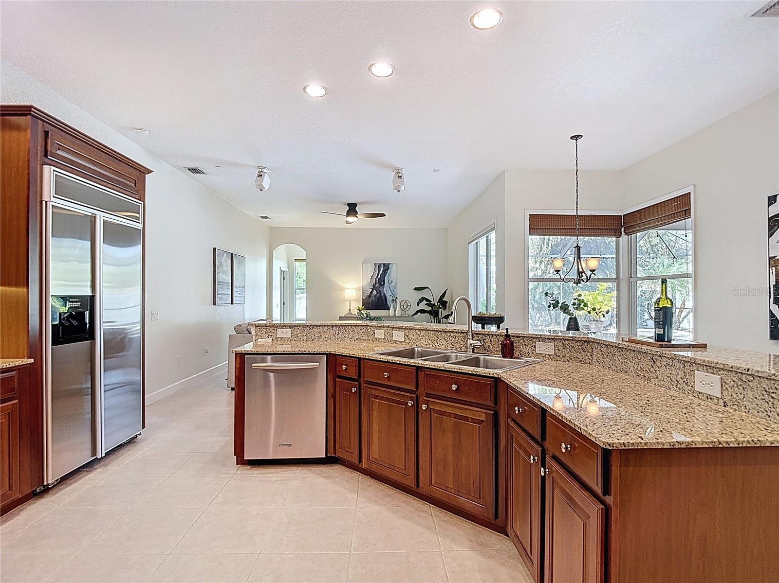 Listing photo id 13 for 5106 Ashcrest Court