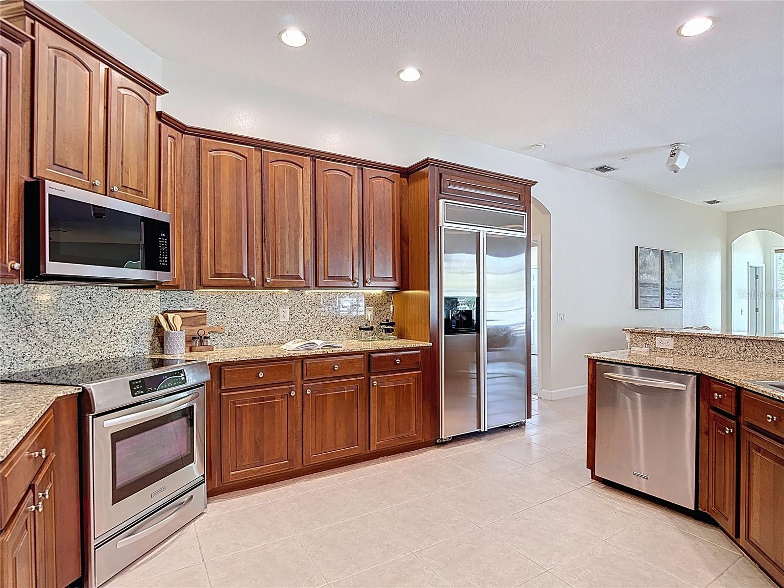 Listing photo id 14 for 5106 Ashcrest Court