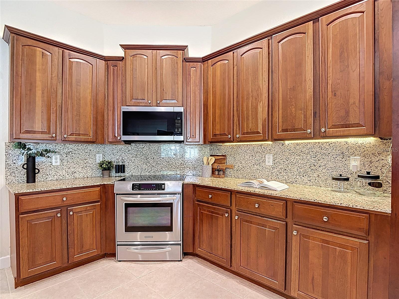 Listing photo id 17 for 5106 Ashcrest Court