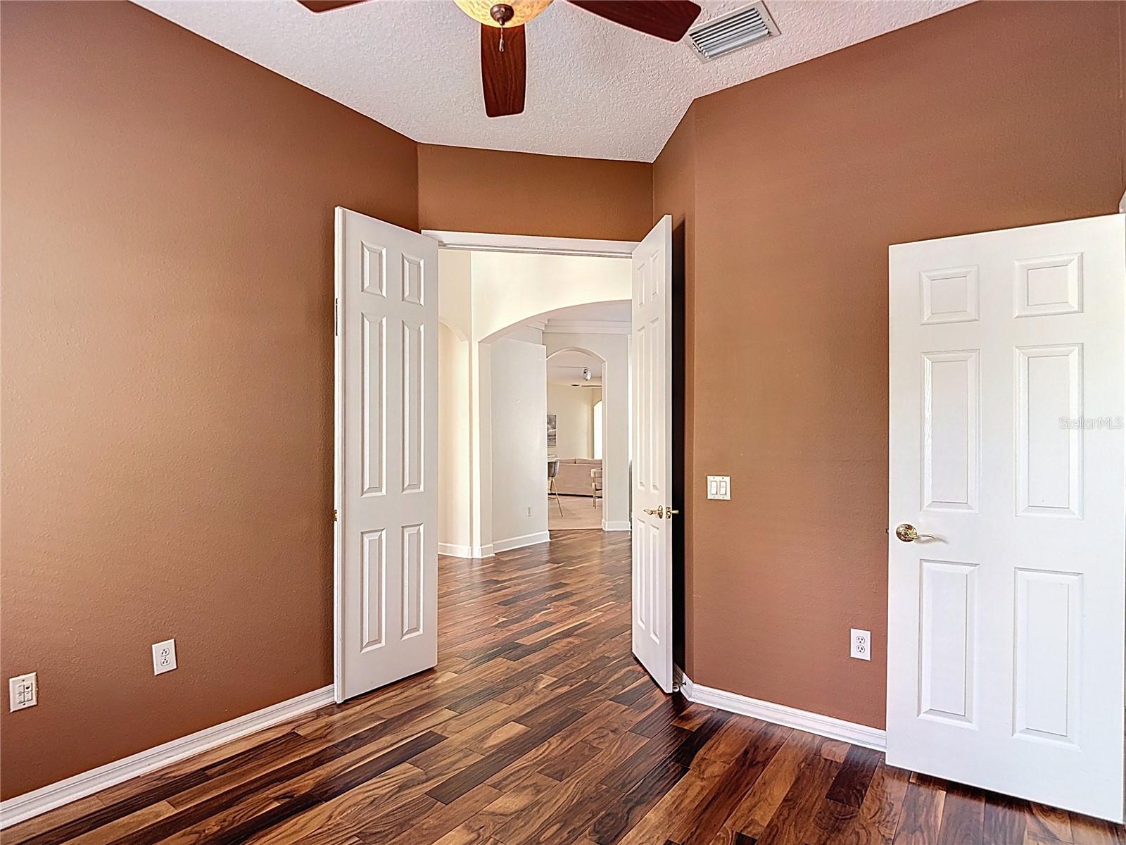 Listing photo id 33 for 5106 Ashcrest Court