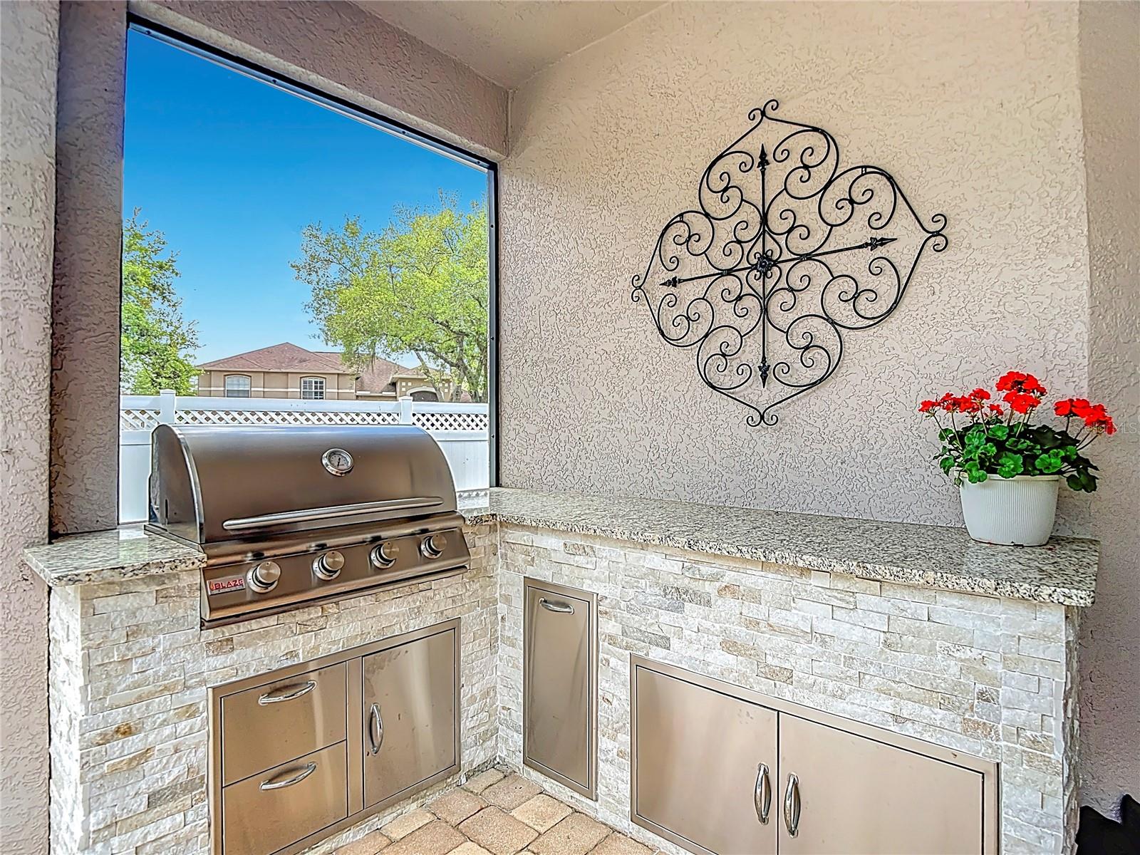 Listing photo id 3 for 5106 Ashcrest Court